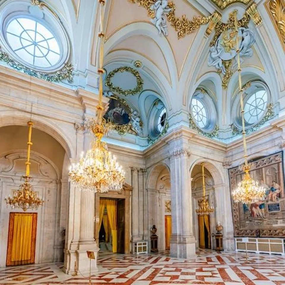 Royal Palace of Madrid skip-the-line ticket with guided tour (610510)
