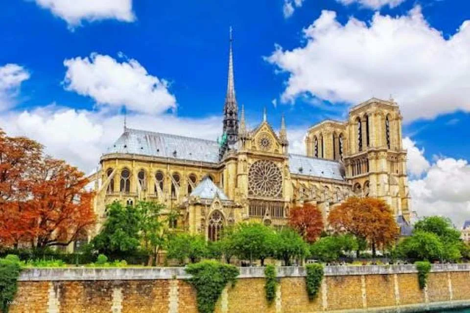 Notre-Dame Cathedral with a self-guided audio app (610650)