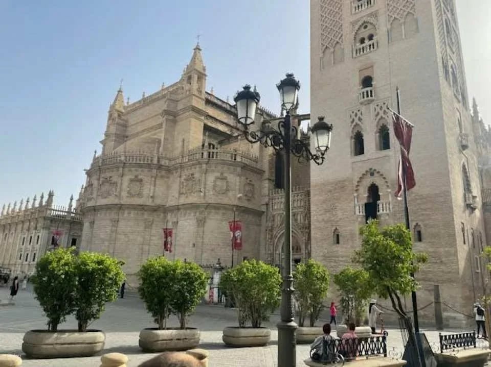Monumental Seville official guided tour