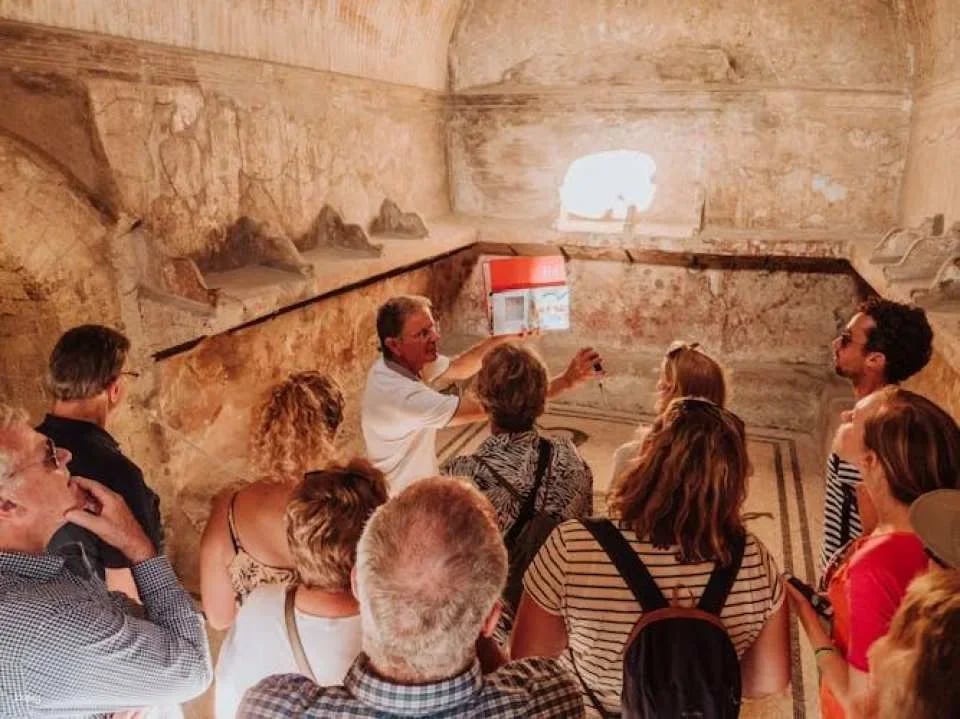 Herculaneum Small Group Tour With an Archaeologist