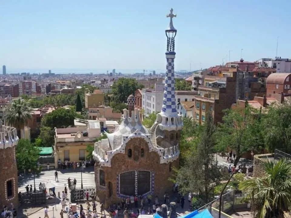 Park Güell and Sagrada Familia guided tour