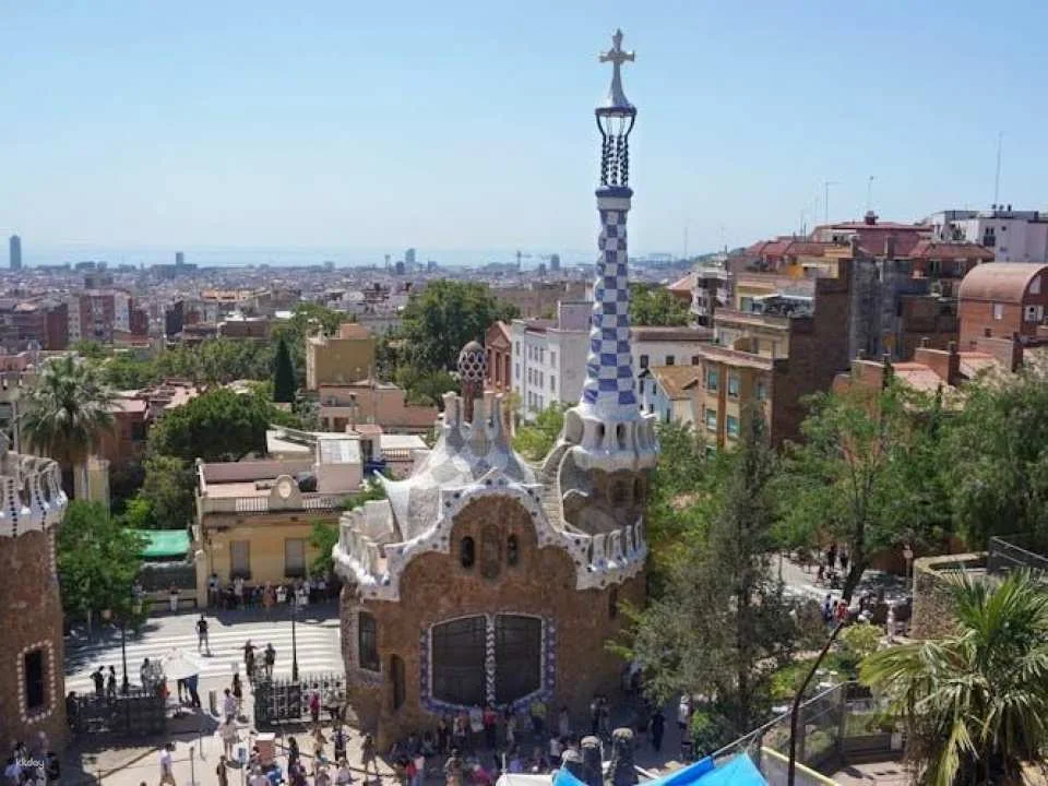 Park Güell and Sagrada Familia guided tour