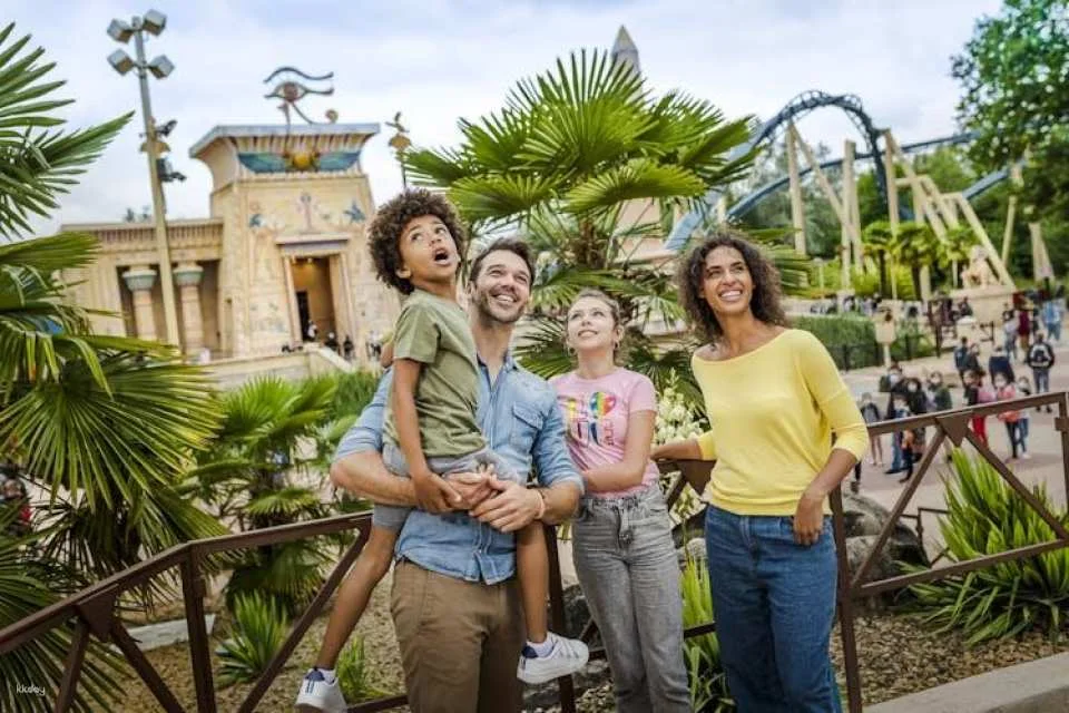 Parc Astérix ticket with round-trip transport from Paris