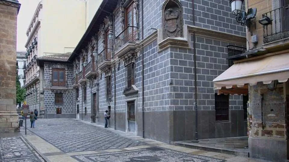 Guided tour of the Cathedral, the Royal Chapel and the historic center of Granada