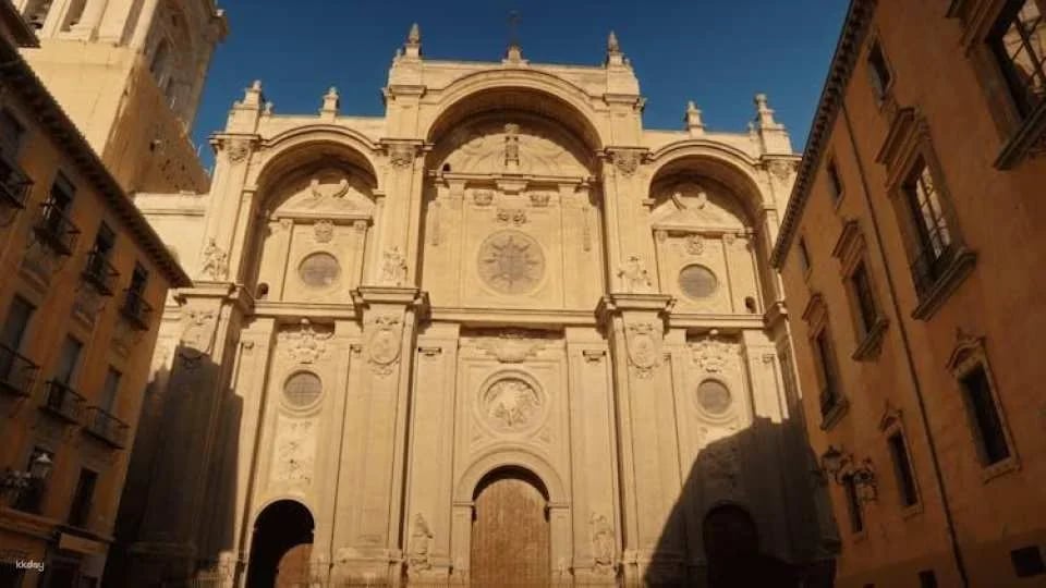 Guided tour of the Cathedral, the Royal Chapel and the historic center of Granada