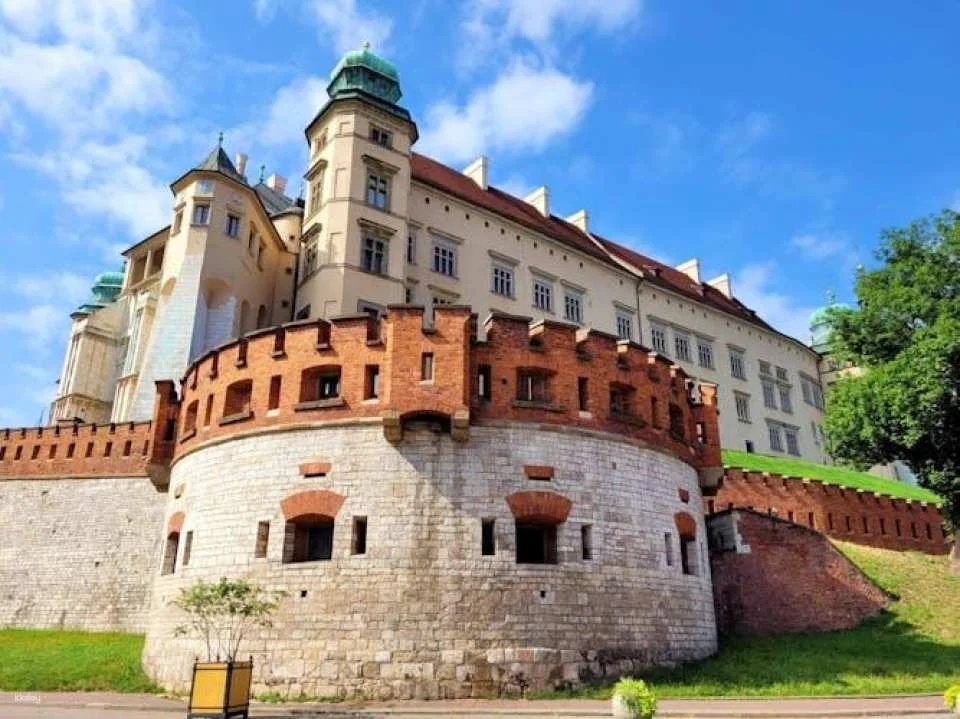 Wawel Castle Interiors and Crown Treasury Private Tour