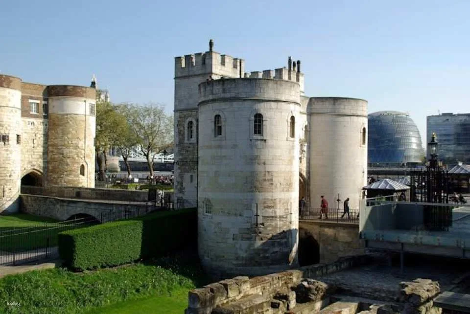 Tower of London and private audience with Beefeater guard