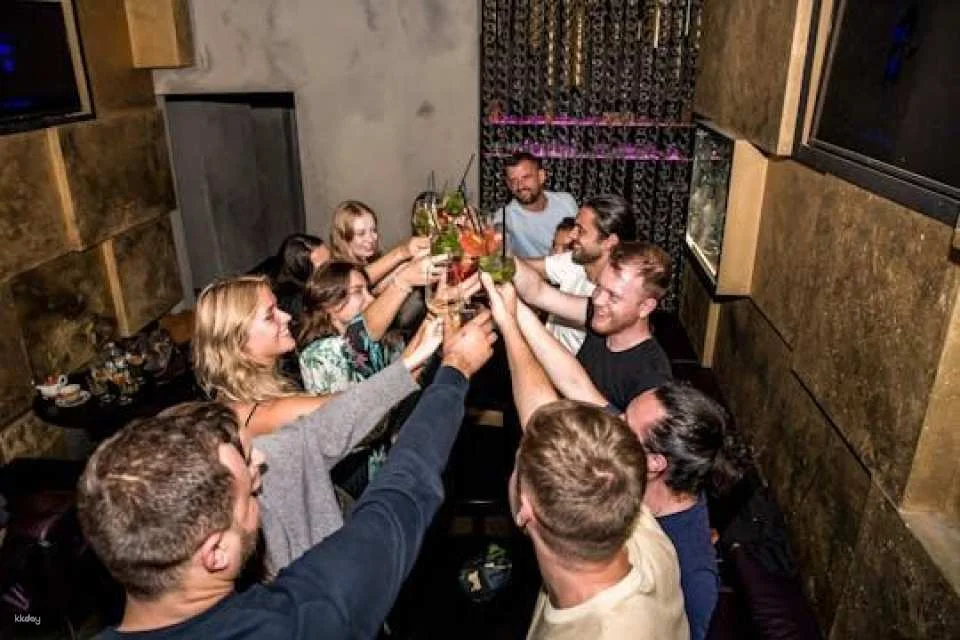Discovering Florence nightlife guided walking tour