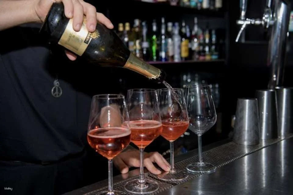 Discovering Florence nightlife guided walking tour