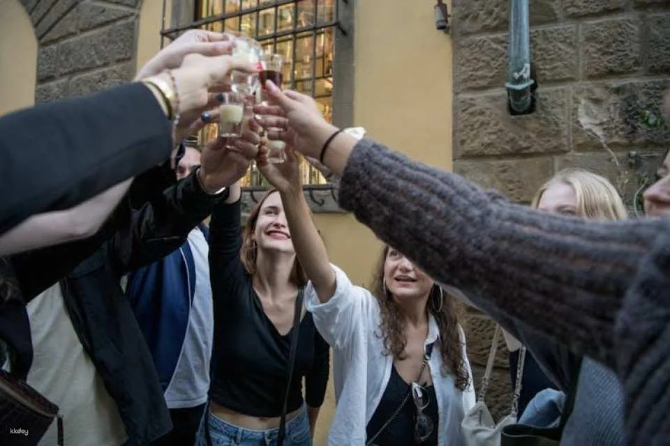 Discovering Florence nightlife guided walking tour