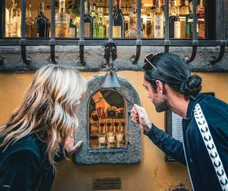 Discovering Florence nightlife guided walking tour