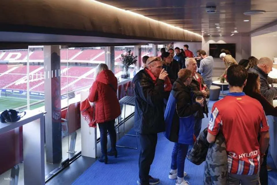 Atlético de Madrid exclusive tour with breakfast in the coach's box