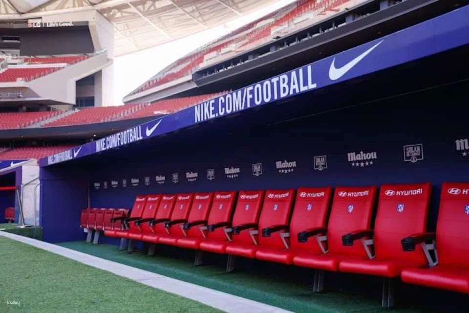 Atlético de Madrid exclusive tour with breakfast in the coach's box