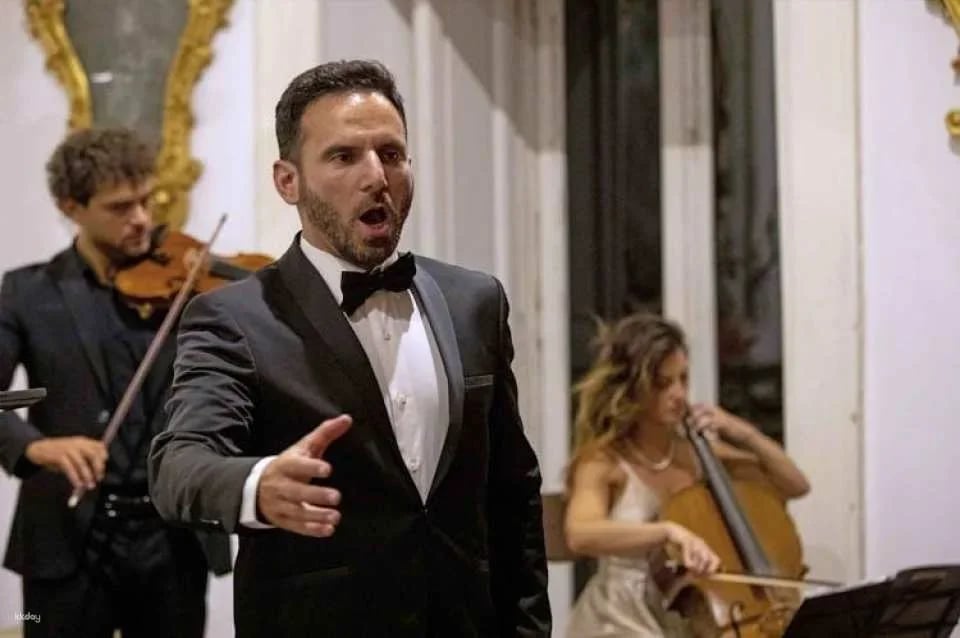 Opera Arias, Naples and Songs in Sorrento with the Three Tenors