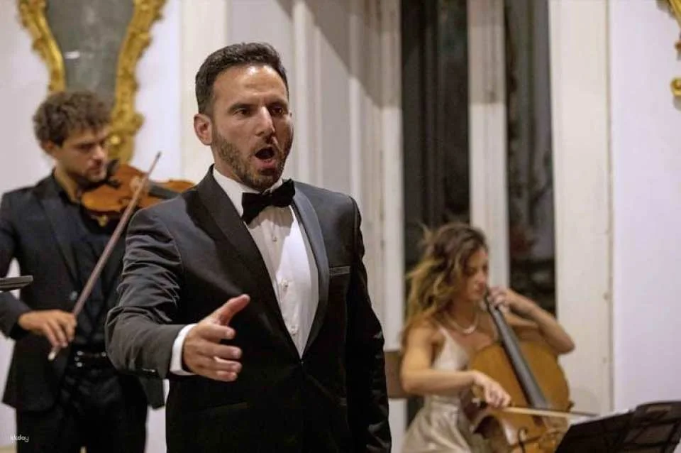 Opera Arias, Naples and Songs in Sorrento with the Three Tenors
