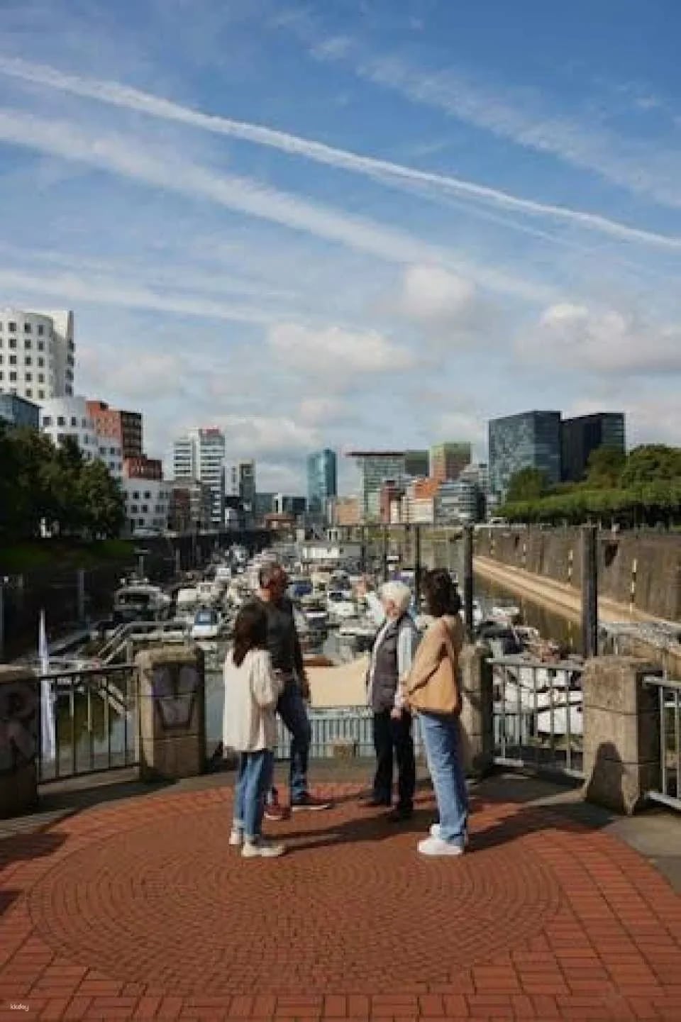 1-Hour Guided Walking Tour of Düsseldorf in English