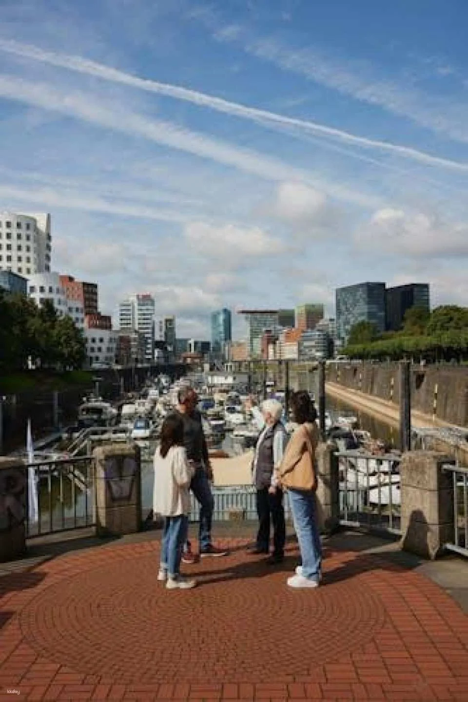 1-Hour Guided Walking Tour of Düsseldorf in English