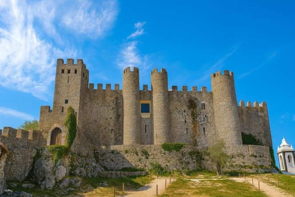 Full-day trip to Fátima, Nazaré, Óbidos and Batalha from Lisbon