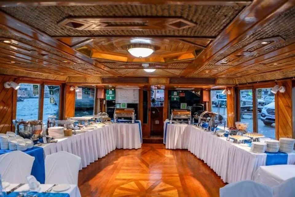 Dubai tour with dinner on the traditional dhow
