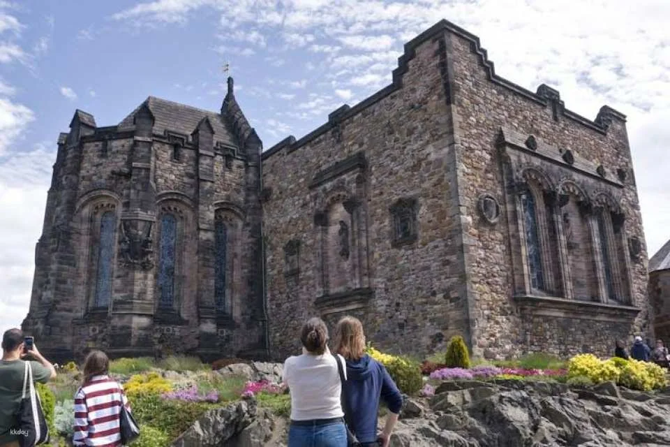 Edinburgh Castle express guided tour with entrance tickets