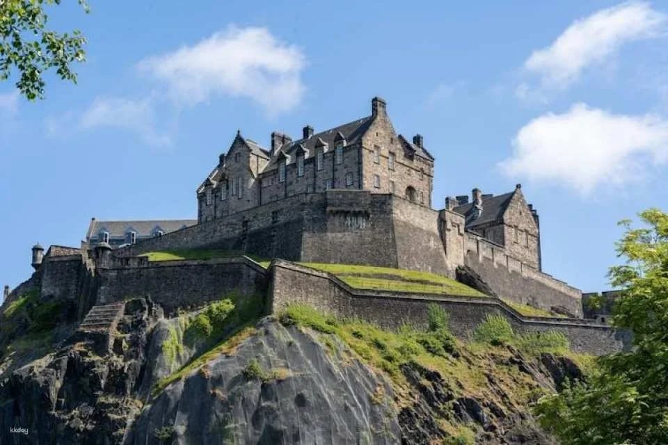 Edinburgh Castle express guided tour with entrance tickets