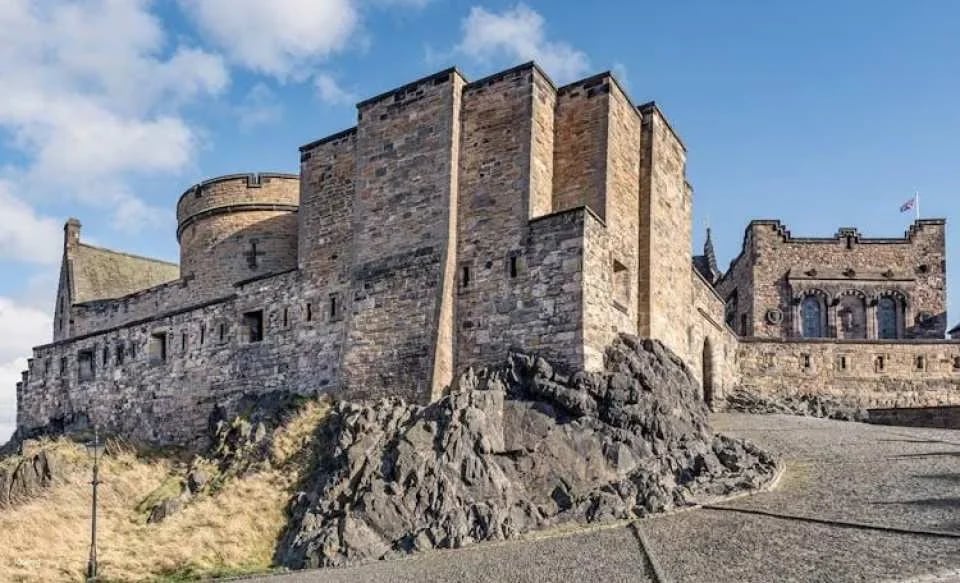 Edinburgh Castle express guided tour with entrance tickets