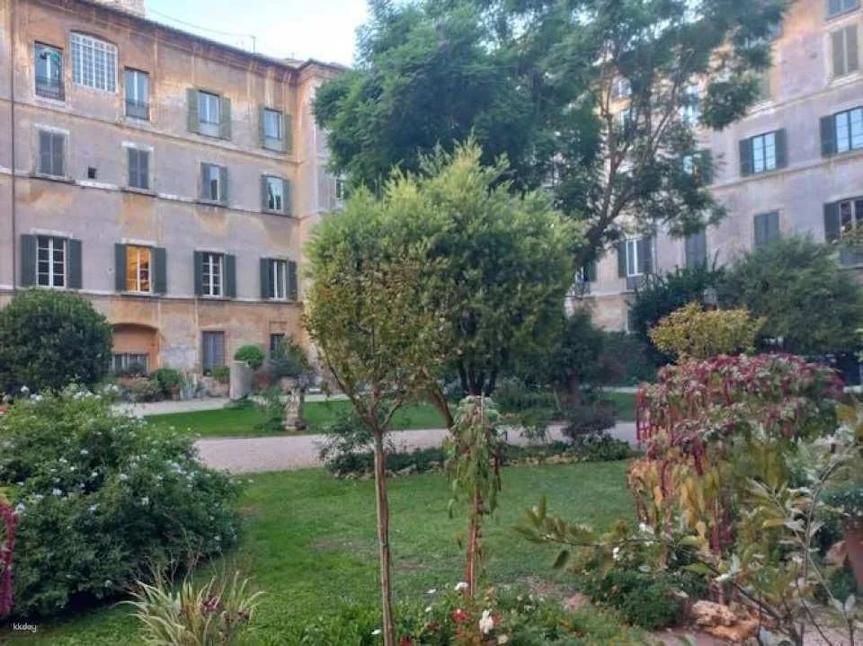 Guided tour of Doria Pamphilj Palace's secret private rooms