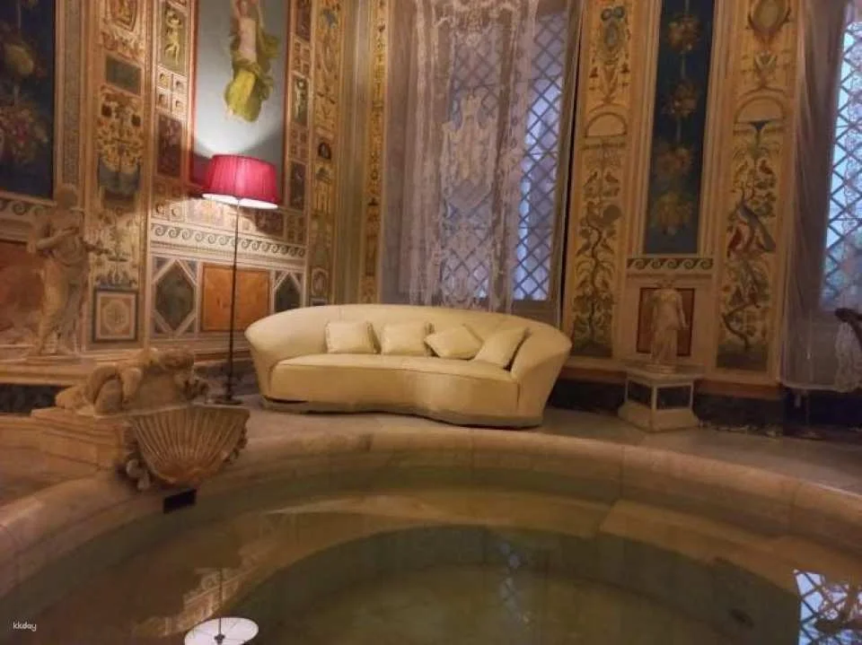 Guided tour of Doria Pamphilj Palace's secret private rooms