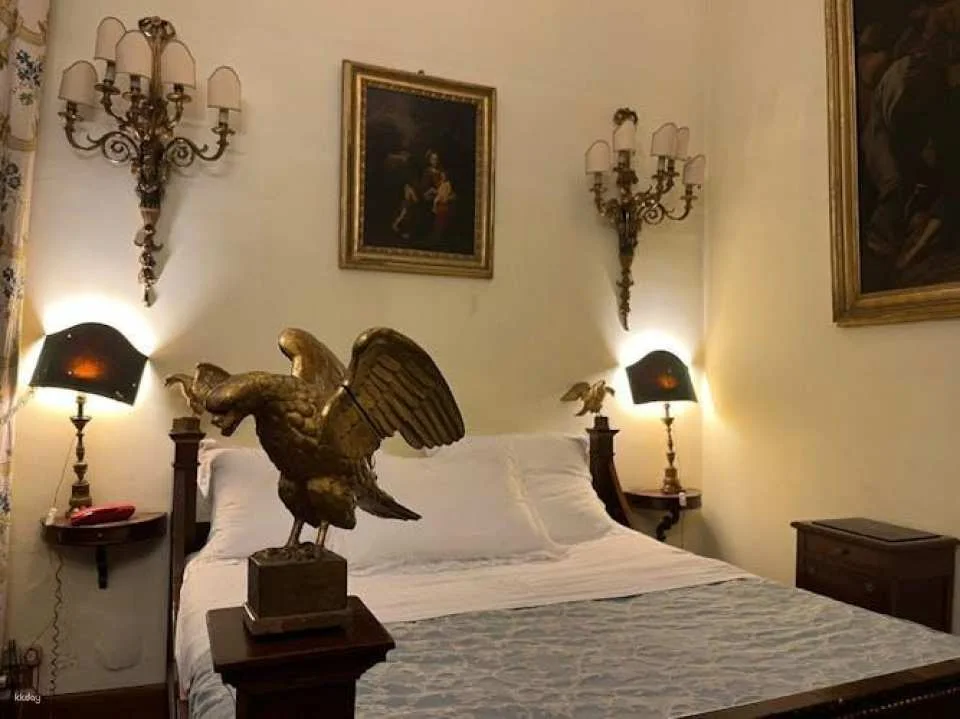 Guided tour of Doria Pamphilj Palace's secret private rooms