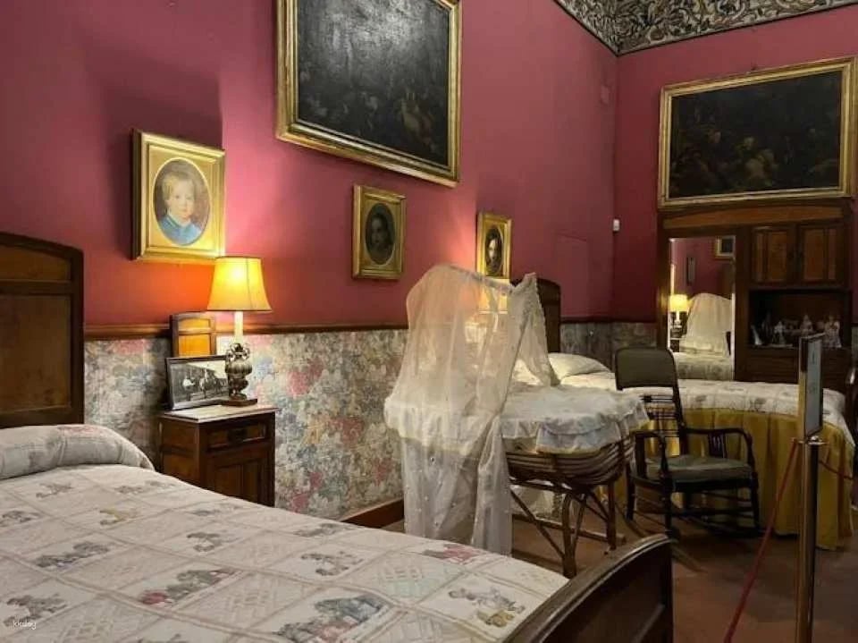 Guided tour of Doria Pamphilj Palace's secret private rooms