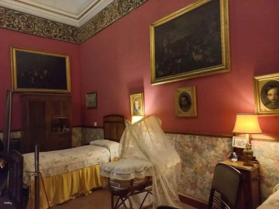 Guided tour of Doria Pamphilj Palace's secret private rooms