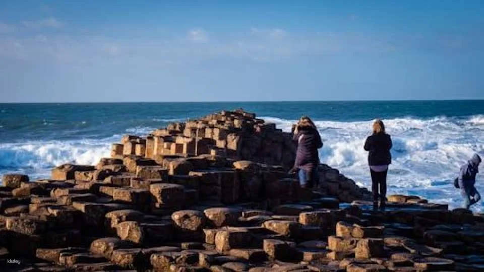 Giant's Causeway, GOT Film Locations and Belfast City Sightseeing Tour (611153)