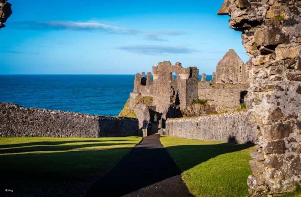 Giant's Causeway, GOT Film Locations and Belfast City Sightseeing Tour