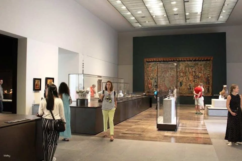 Abu Dhabi city tour and Louvre Museum ticket
