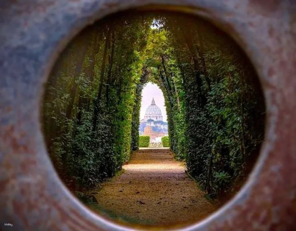 Aventine hill and Orange Garden guided walking tour