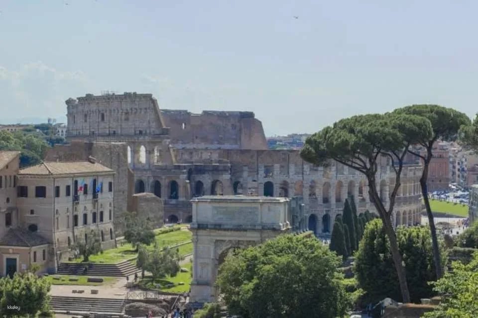 Guided tour of Colosseum, Roman Forum and Palatine Hill
