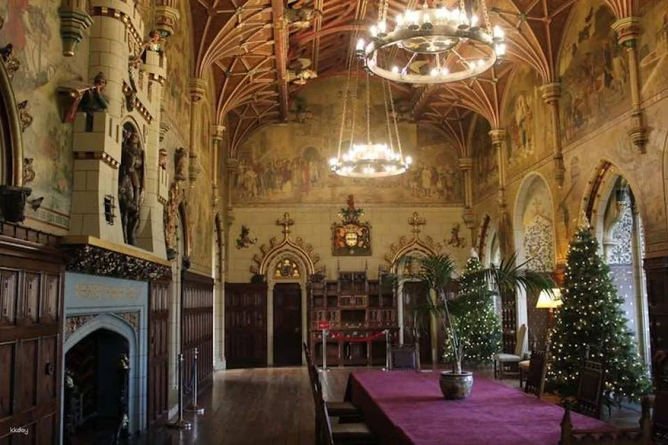 Private tour of Cardiff Castle, Caerphilly Castle and Castle Coch