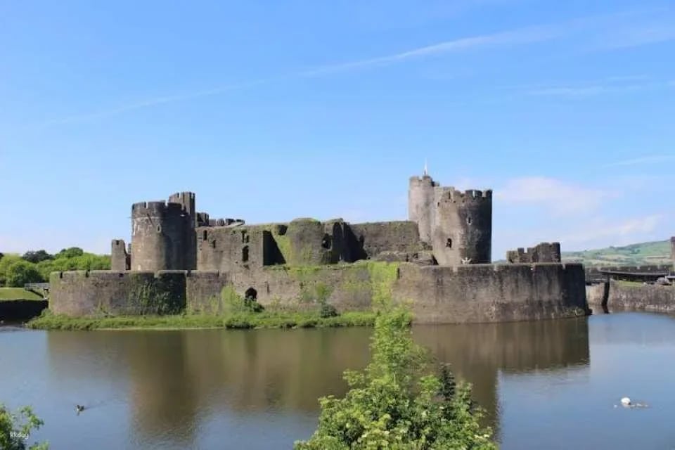 Private tour of Cardiff Castle, Caerphilly Castle and Castle Coch