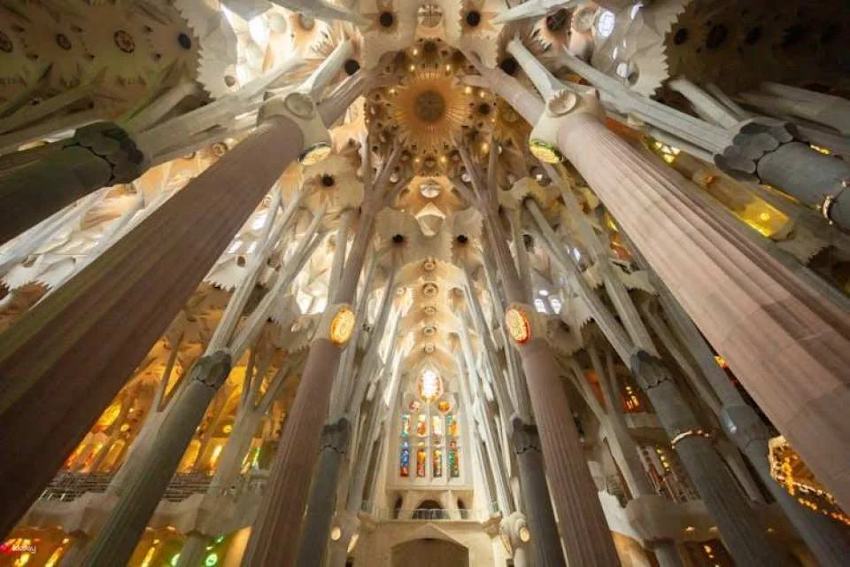 Sagrada Familia entrance tickets and small-group tour