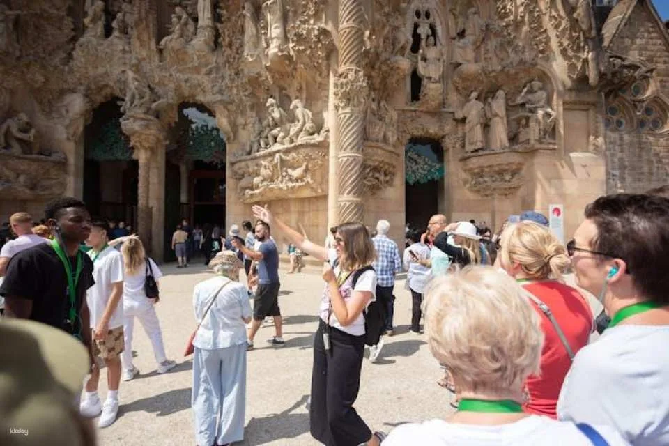 Sagrada Familia entrance tickets and small-group tour