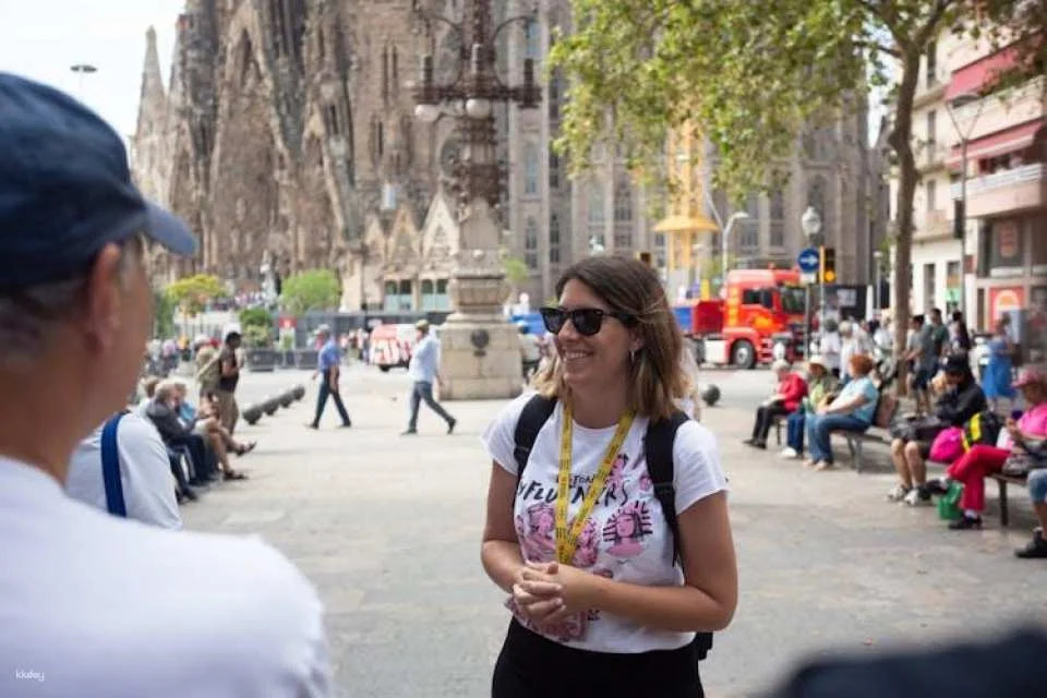 Sagrada Familia entrance tickets and small-group tour