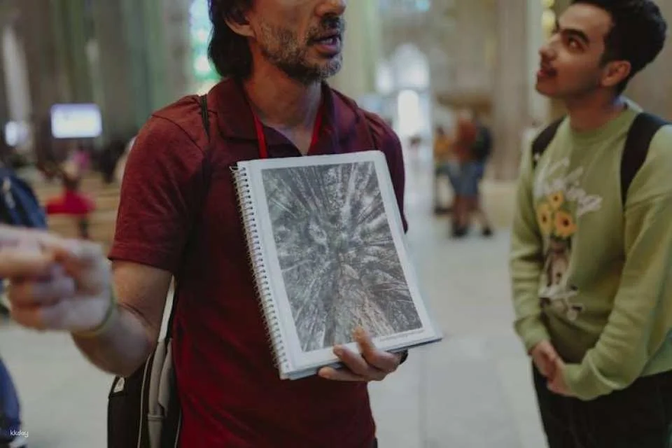 Sagrada Familia entrance tickets and small-group tour