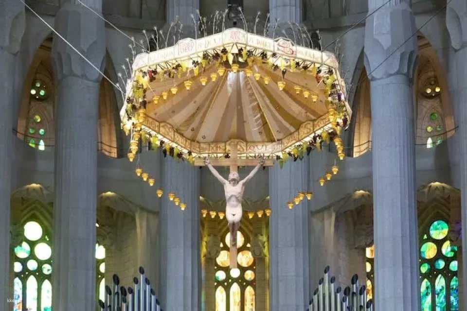 Sagrada Familia entrance tickets and small-group tour