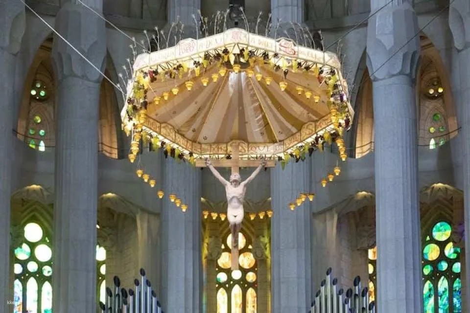 Sagrada Familia entrance tickets and small-group tour