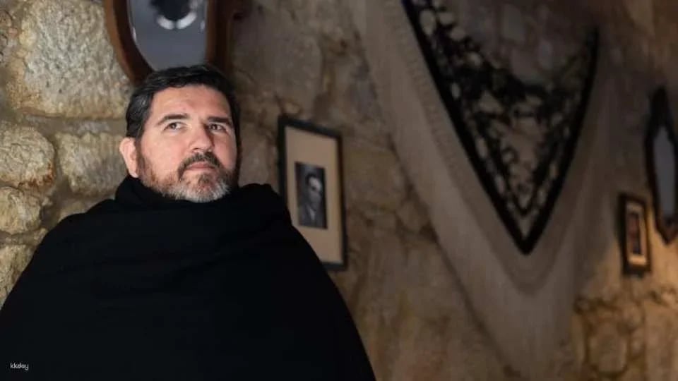 Live Fado performance with Port wine