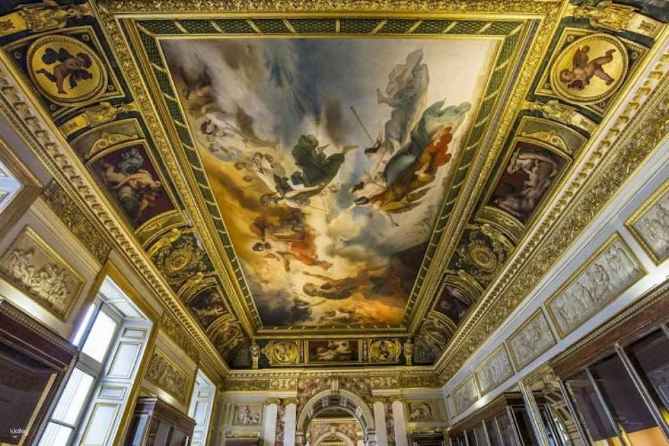 Louvre Museum self-guided tour with audio app