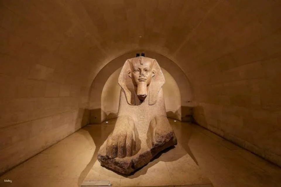 Louvre Museum self-guided tour with audio app