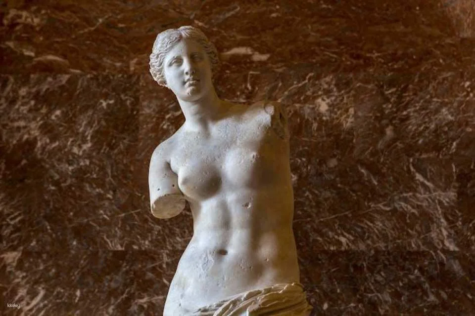 Louvre Museum self-guided tour with audio app