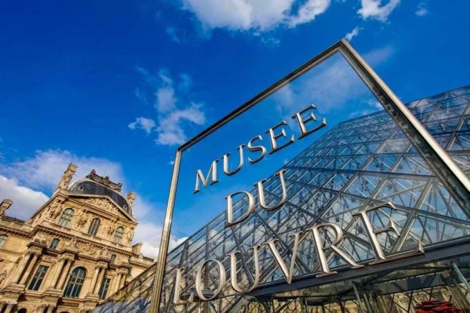 Louvre Museum self-guided tour with audio app