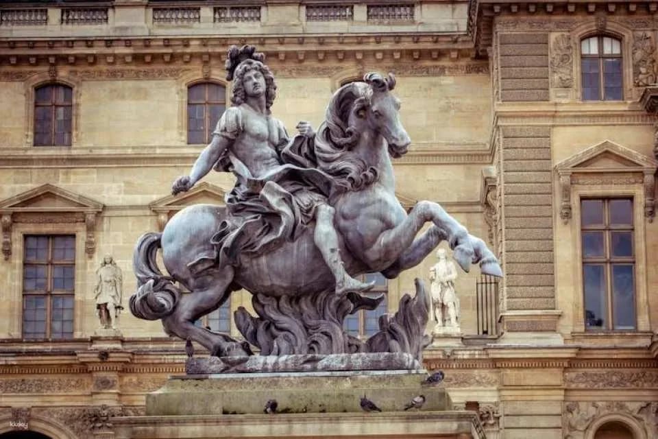 Louvre Museum self-guided tour with audio app